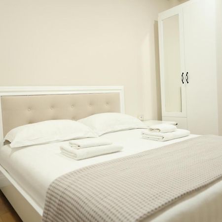 Hotel Taverna Zisi Erseke Exteriör bild