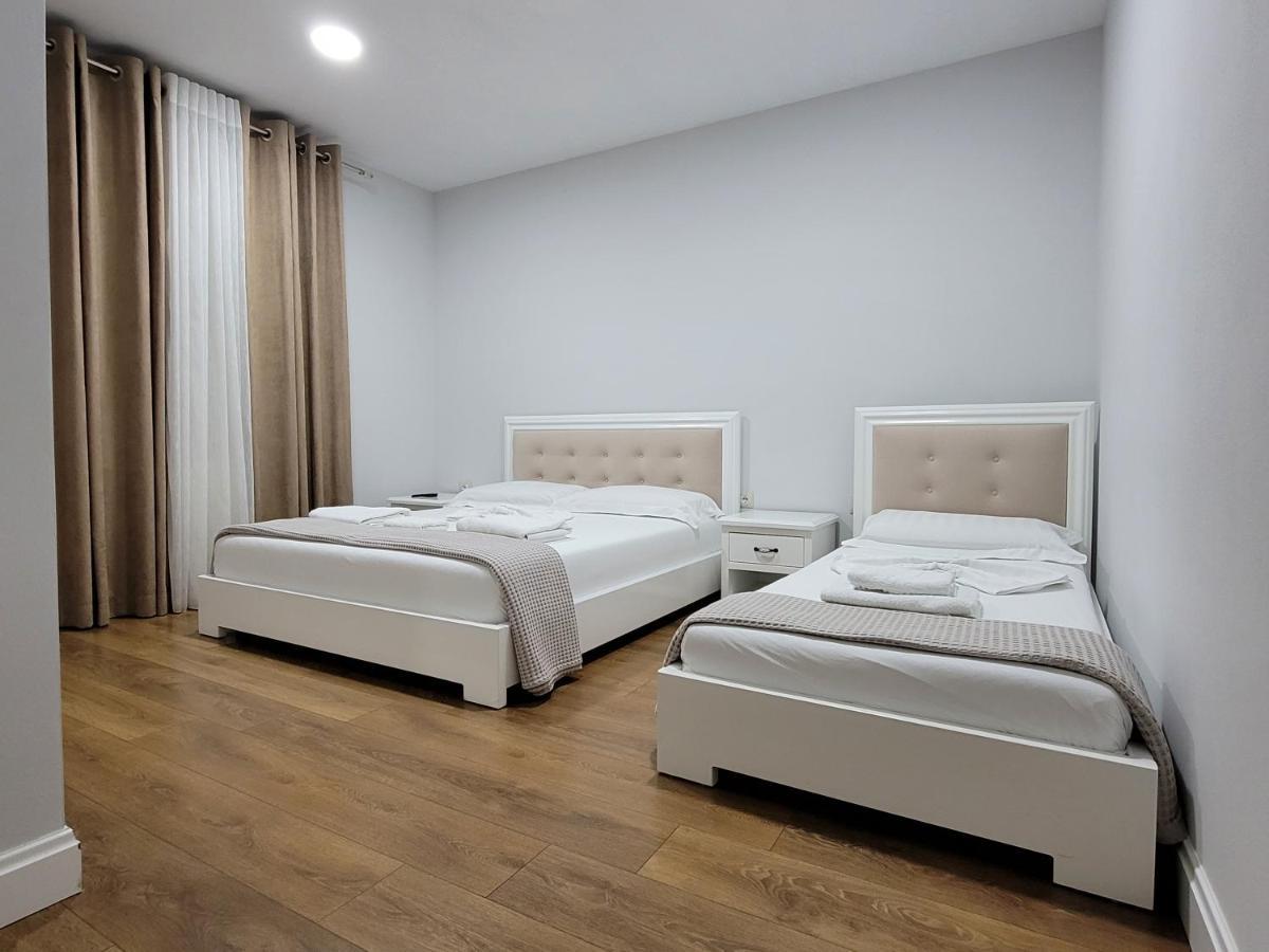 Hotel Taverna Zisi Erseke Exteriör bild