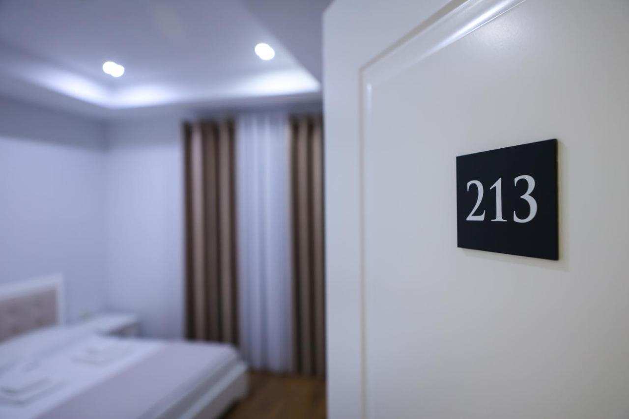 Hotel Taverna Zisi Erseke Exteriör bild