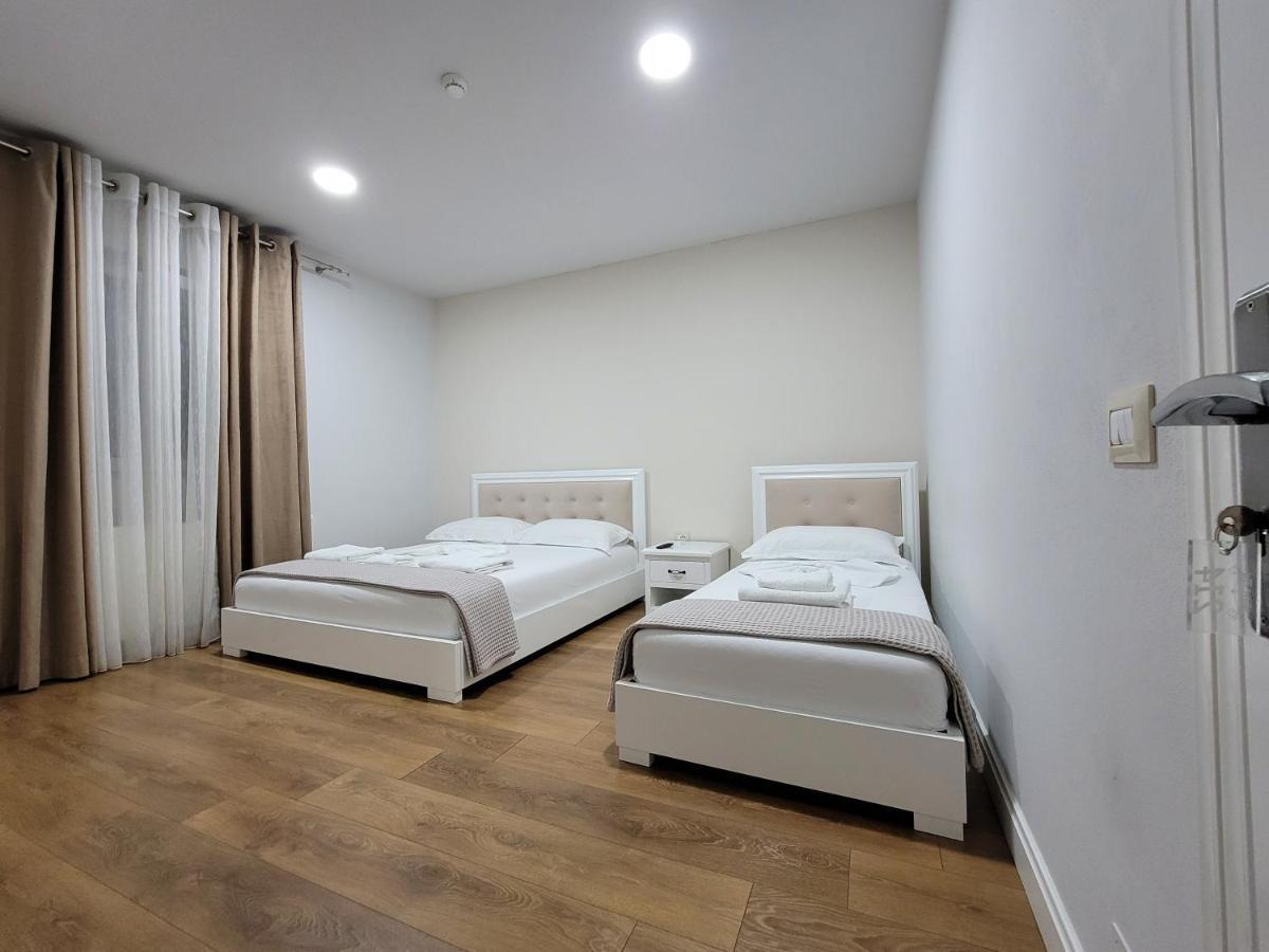 Hotel Taverna Zisi Erseke Exteriör bild