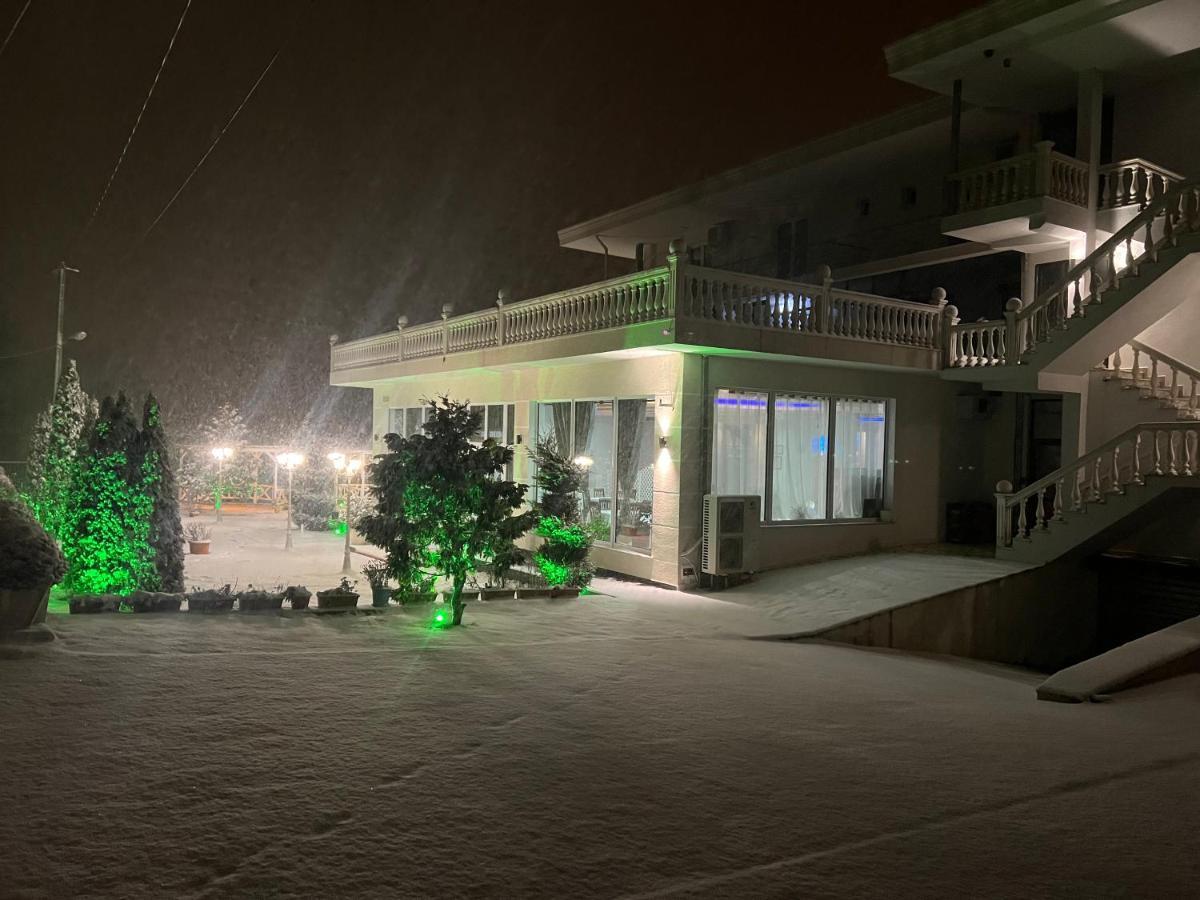 Hotel Taverna Zisi Erseke Exteriör bild