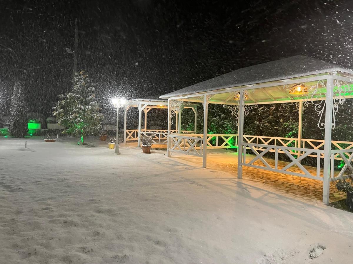 Hotel Taverna Zisi Erseke Exteriör bild