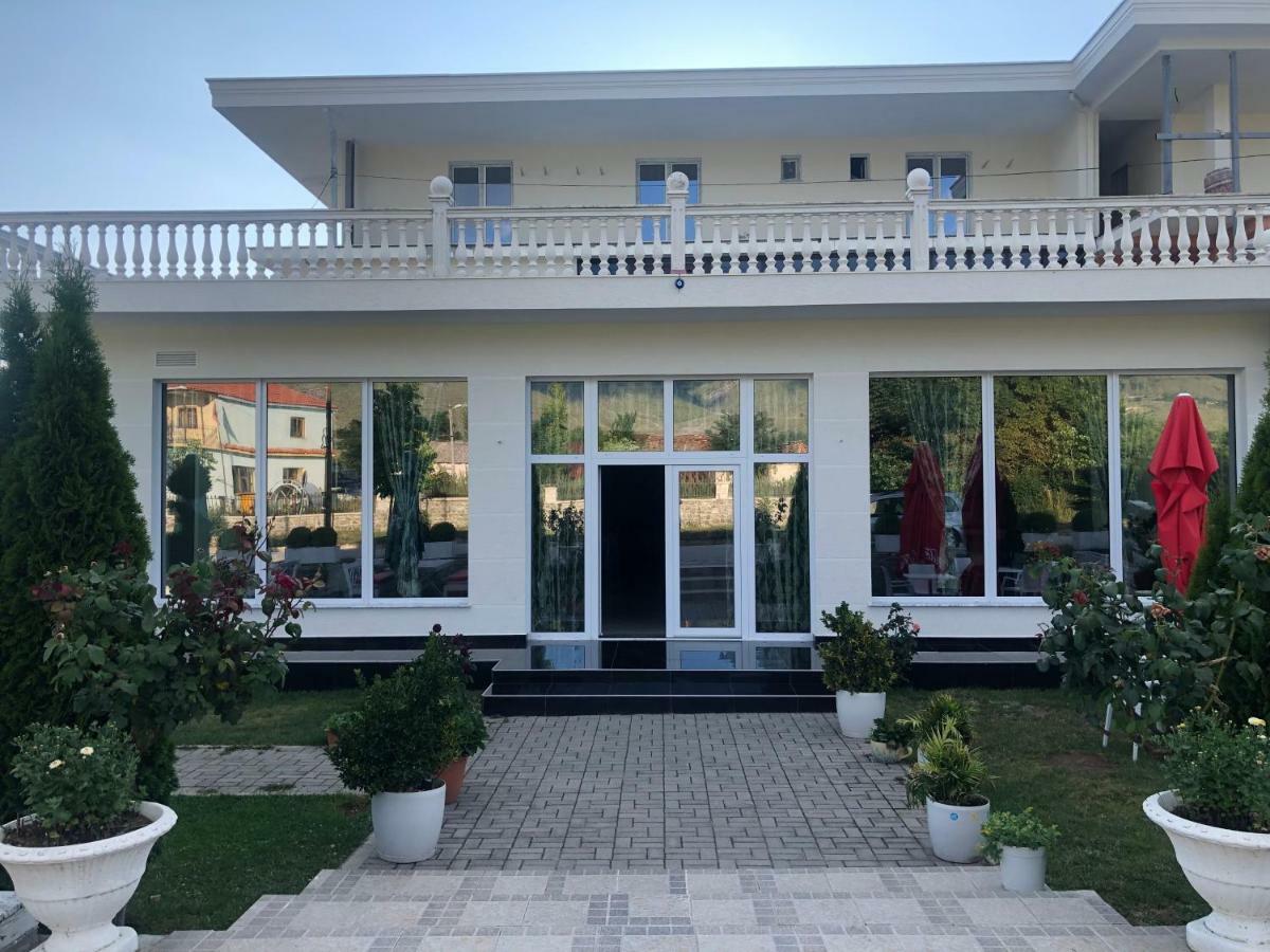 Hotel Taverna Zisi Erseke Exteriör bild